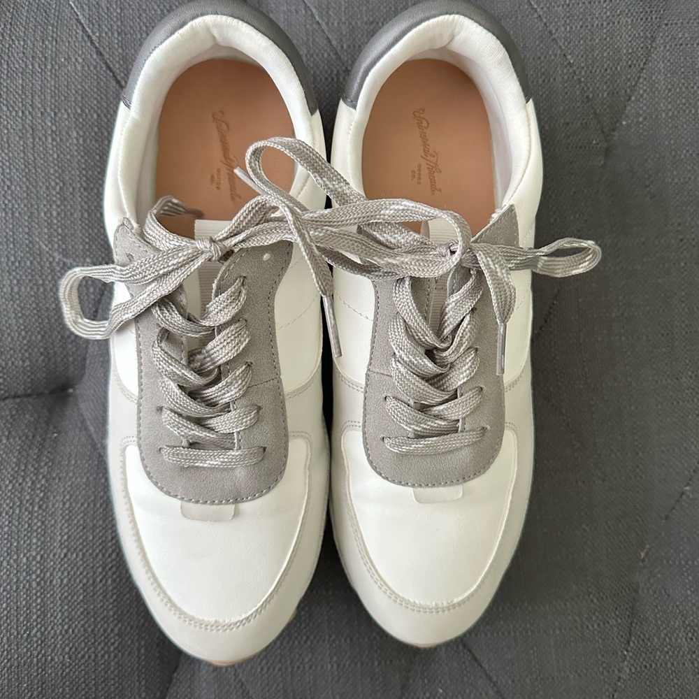 Universal Threads women’s sneakers, size 7 1/2 - Picture 2 of 6